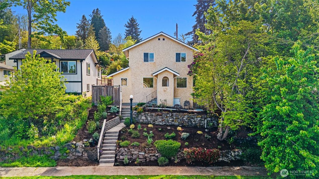 Photo of 5620 38th Avenue SW, Seattle, WA 98126 (MLS # 2500717)