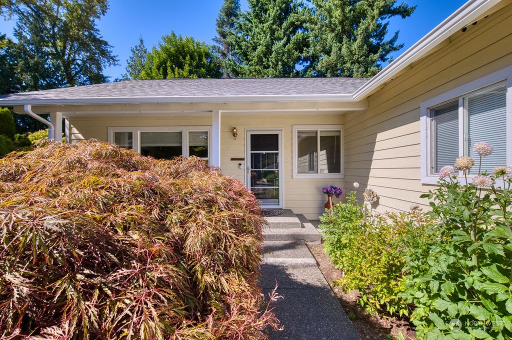 Photo of 11116 SE 316th Place, Auburn, WA 98092 (MLS # 2139534)