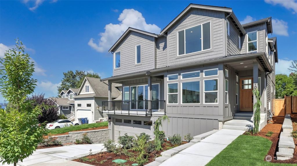 Photo of 1012 N 33rd Place, Renton, WA 98056 (MLS # 2286754)