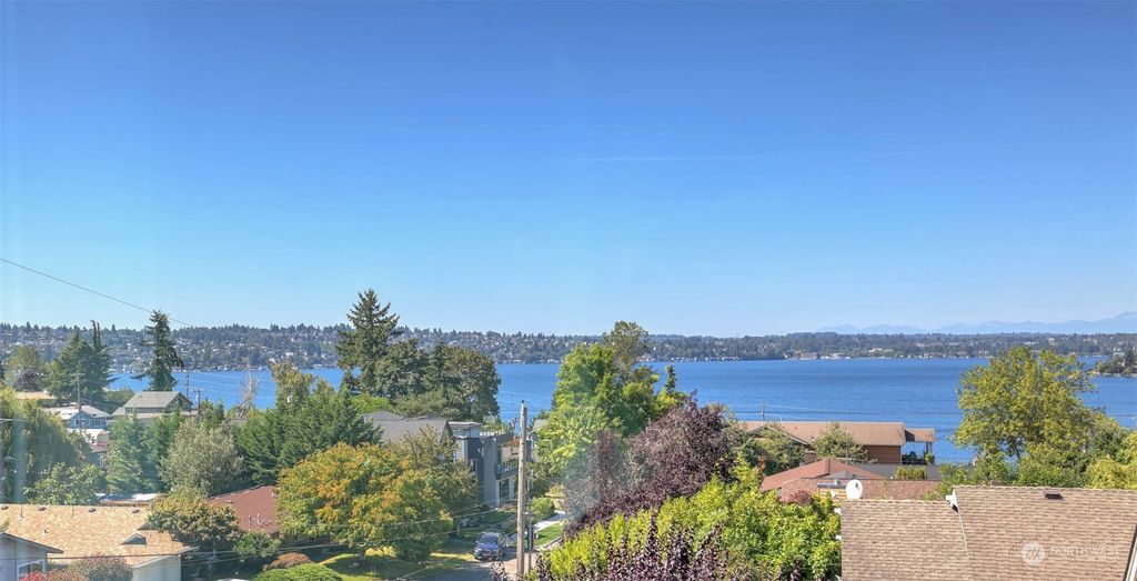 Photo of 1012 N 33rd Place, Renton, WA 98056 (MLS # 2286754)
