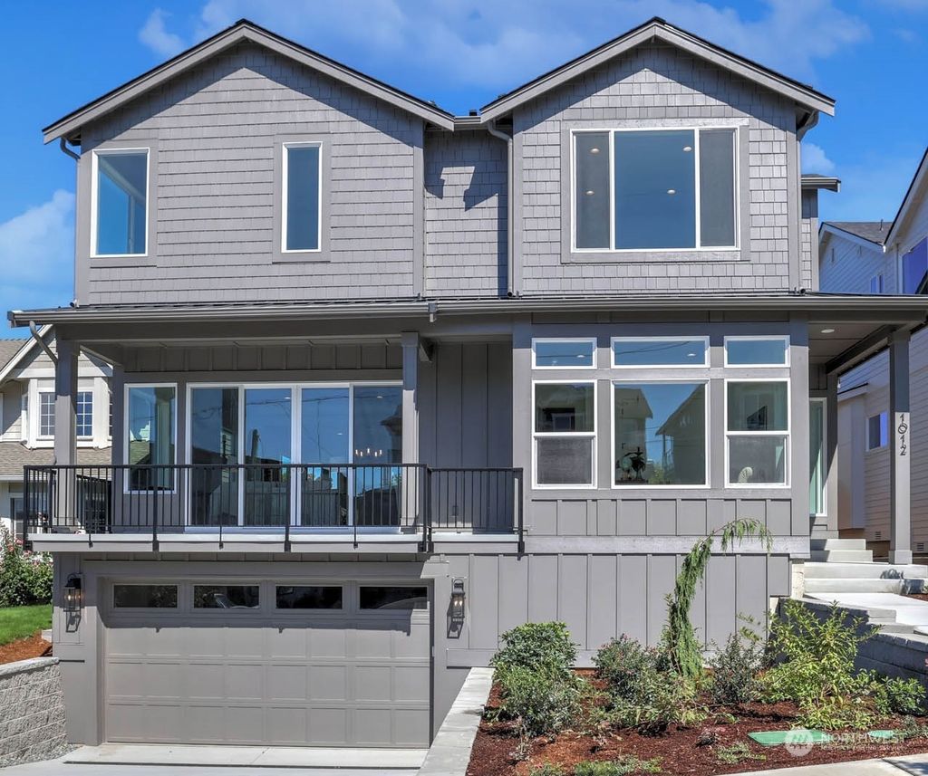 Photo of 1012 N 33rd Place, Renton, WA 98056 (MLS # 2286754)