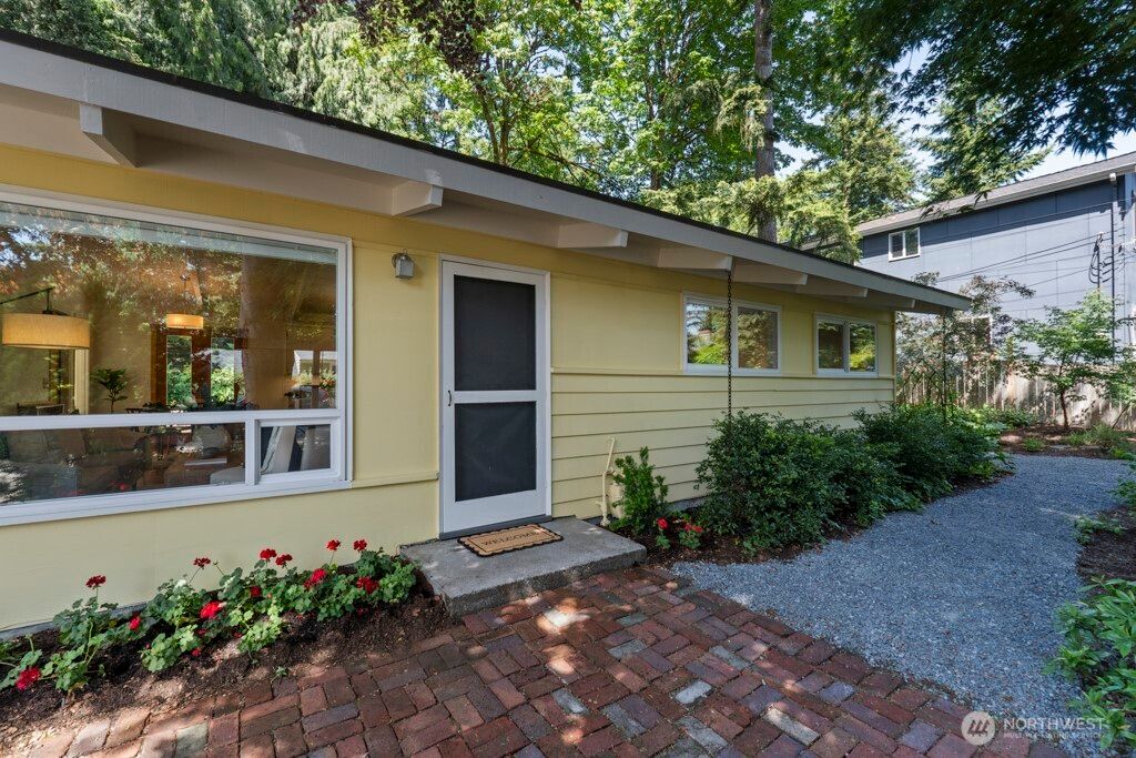 Photo of 14327 26th Avenue NE, Seattle, WA 98125 (MLS # 2381683)