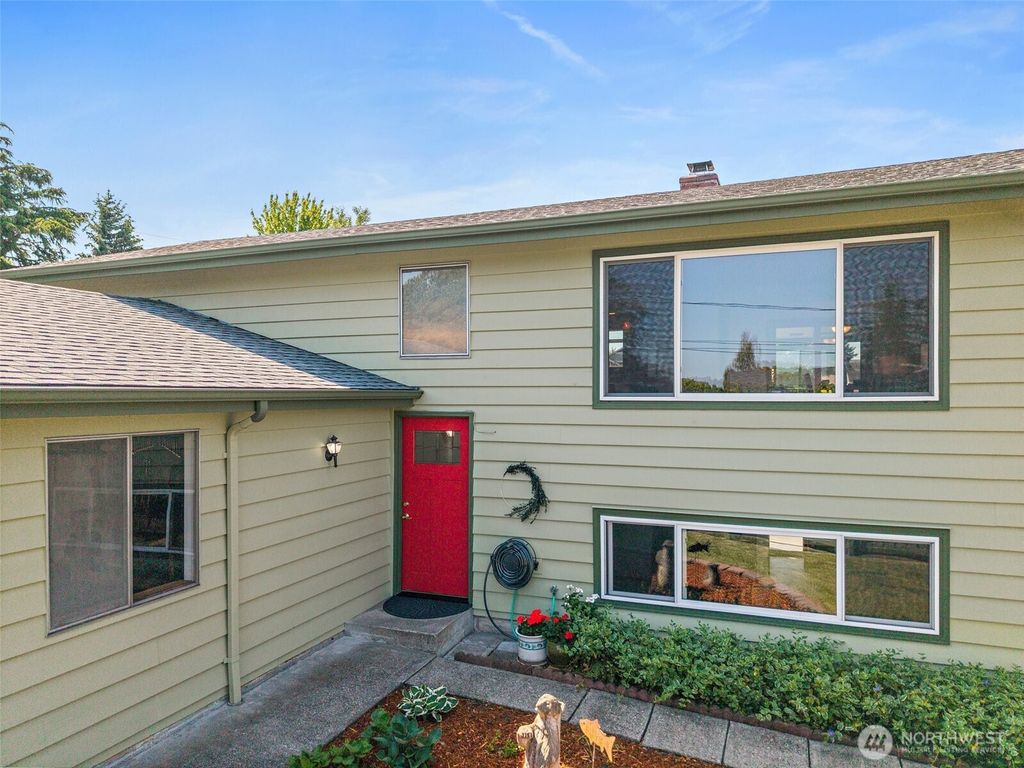 Photo of 503 S 19th Street, Renton, WA 98055 (MLS # 2382606)