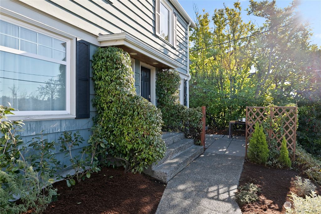 Photo of 3050 31st Avenue W, Seattle, WA 98199 (MLS # 2319547)