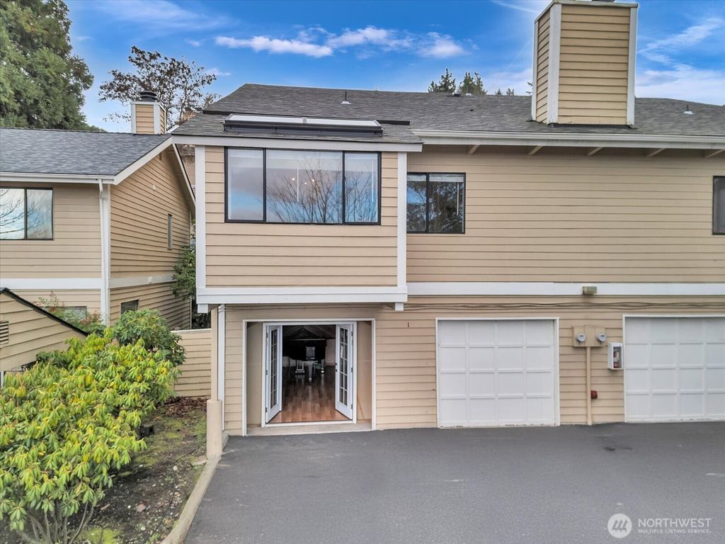 Photo of 12840 SE 40th Court #E1, Bellevue, WA 98006 (MLS # 2479391)