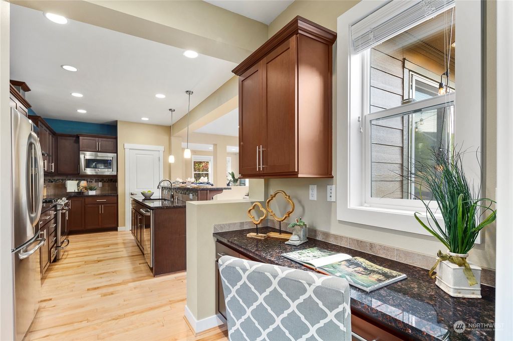 Photo of 1590 NE Falls Drive, Issaquah, WA 98029 (MLS # 2033827)
