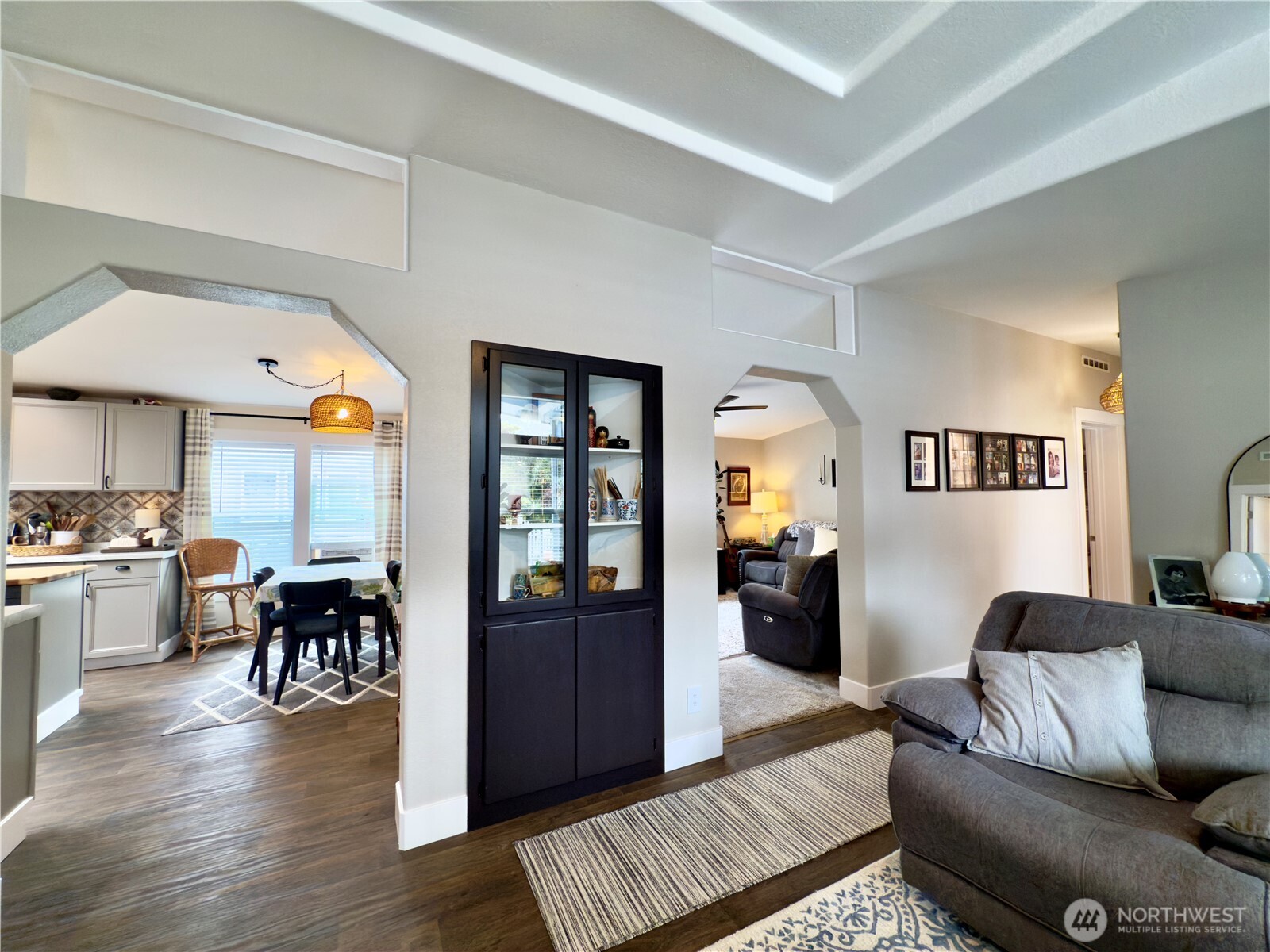 609 Chenois Avenue NE