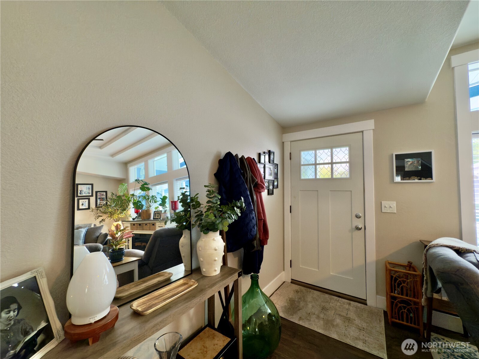 609 Chenois Avenue NE