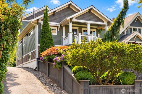 Photo of 825 NE 75th Street, Seattle, WA 98115 (MLS # 2575859)