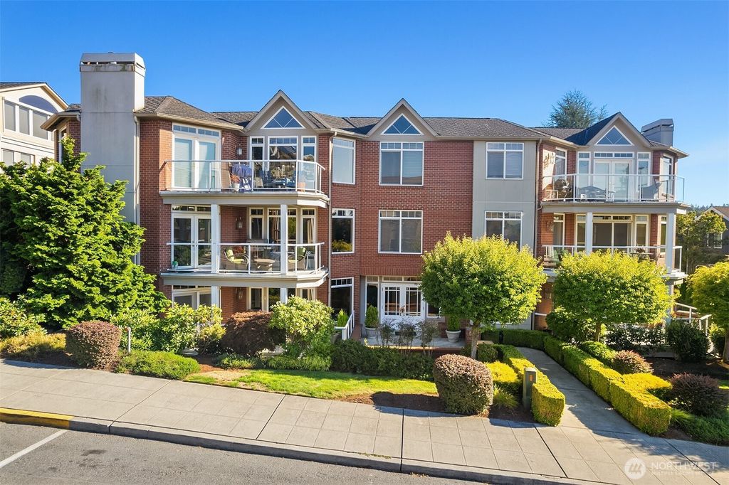 Photo of 530 Walnut Street #100, Edmonds, WA 98020 (MLS # 2425490)
