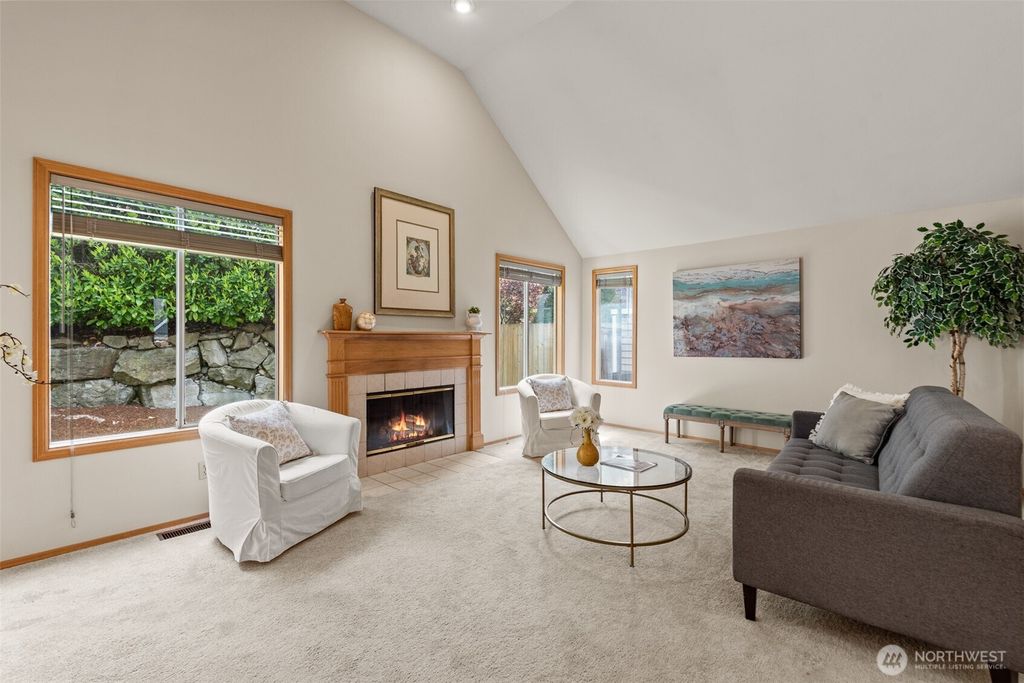Photo of 25542 SE 41st Court, Sammamish, WA 98029 (MLS # 2512180)