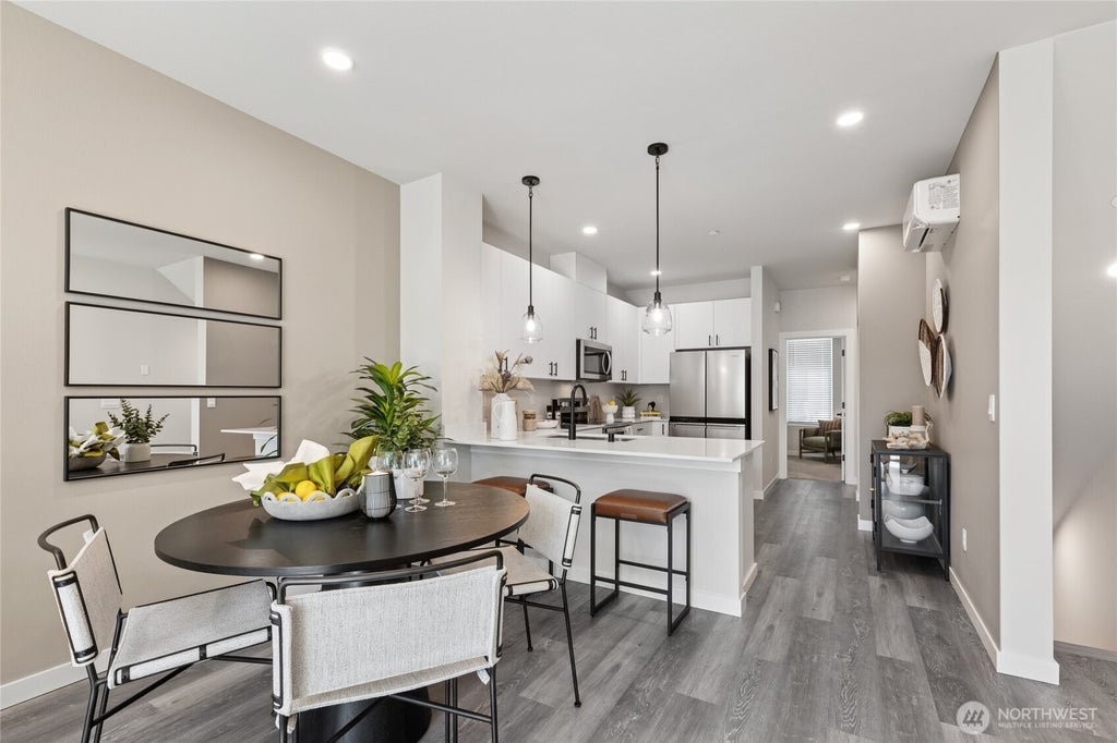 Photo of 16202 Manor Way #D10, Lynnwood, WA 98087 (MLS # 2591467)