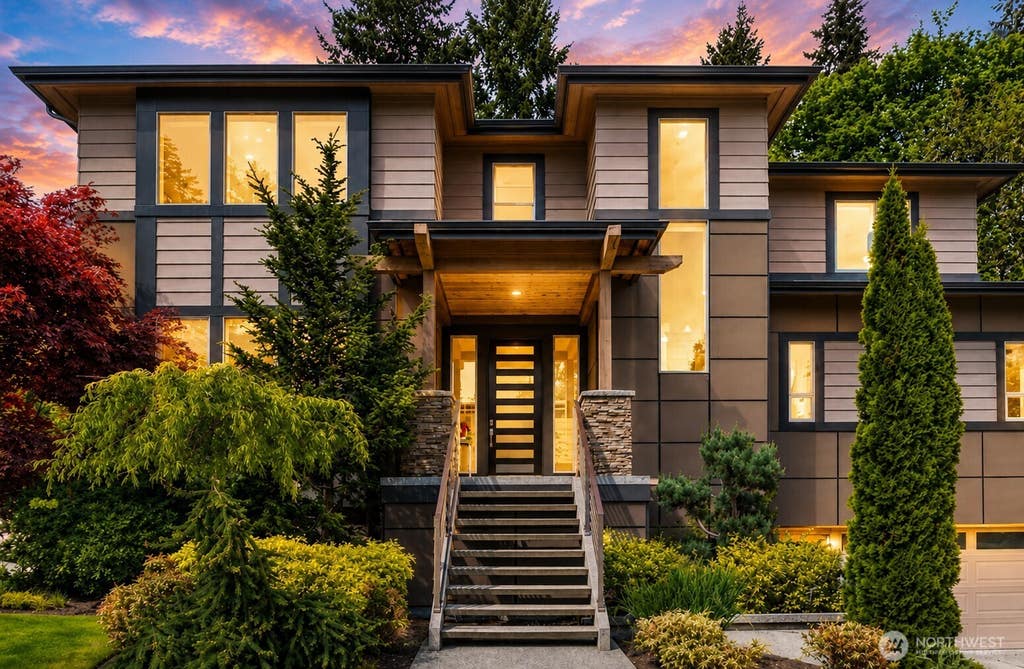 Photo of 11222 116th Place NE #L4, Kirkland, WA 98033 (MLS # 2540861)