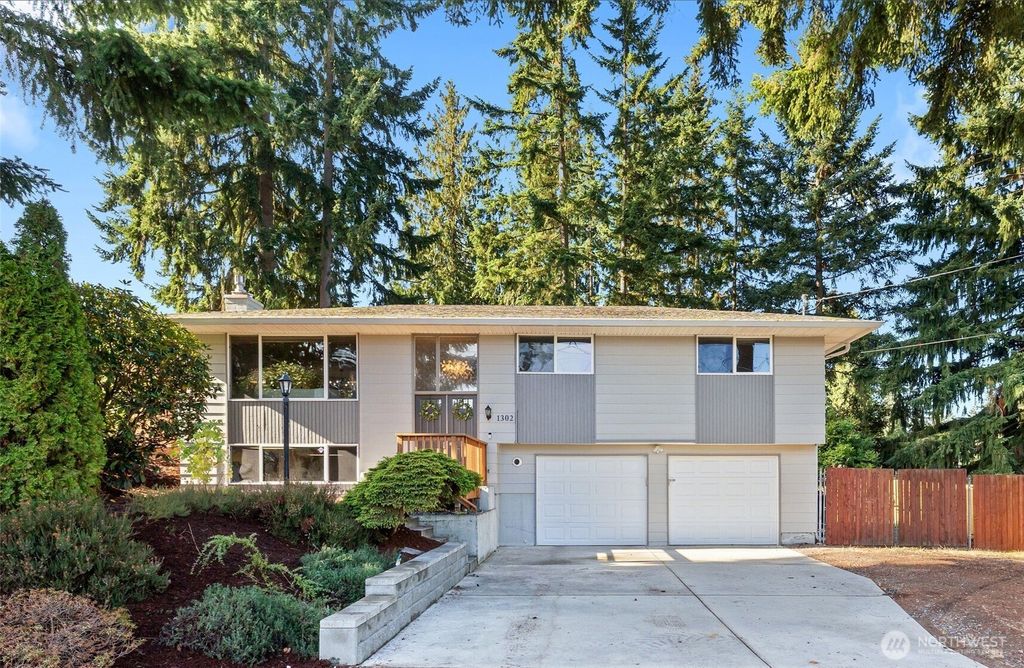 Photo of 1302 Silver Lake Road, Everett, WA 98208 (MLS # 2433524)