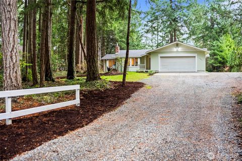 1037 9th Avenue Fox Island WA 98333