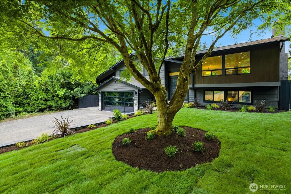 Photo of 4008 NE 197th Street, Lake Forest Park, WA 98155 (MLS # 2519074)