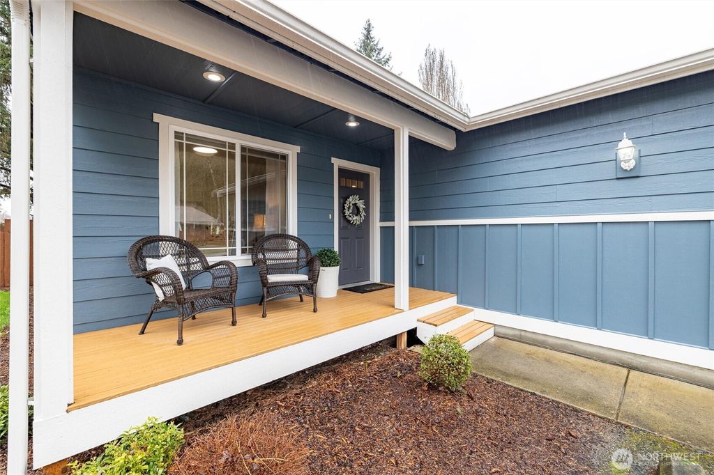 Photo of 422 Oak Hill Lane, Burlington, WA 98233 (MLS # 2493054)