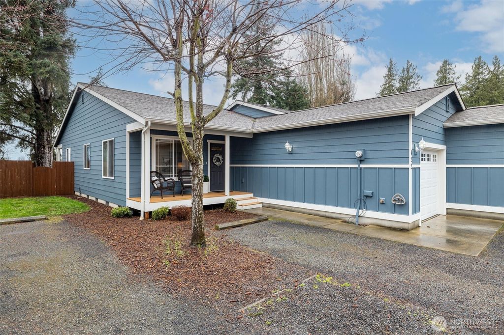 Photo of 422 Oak Hill Lane, Burlington, WA 98233 (MLS # 2493054)
