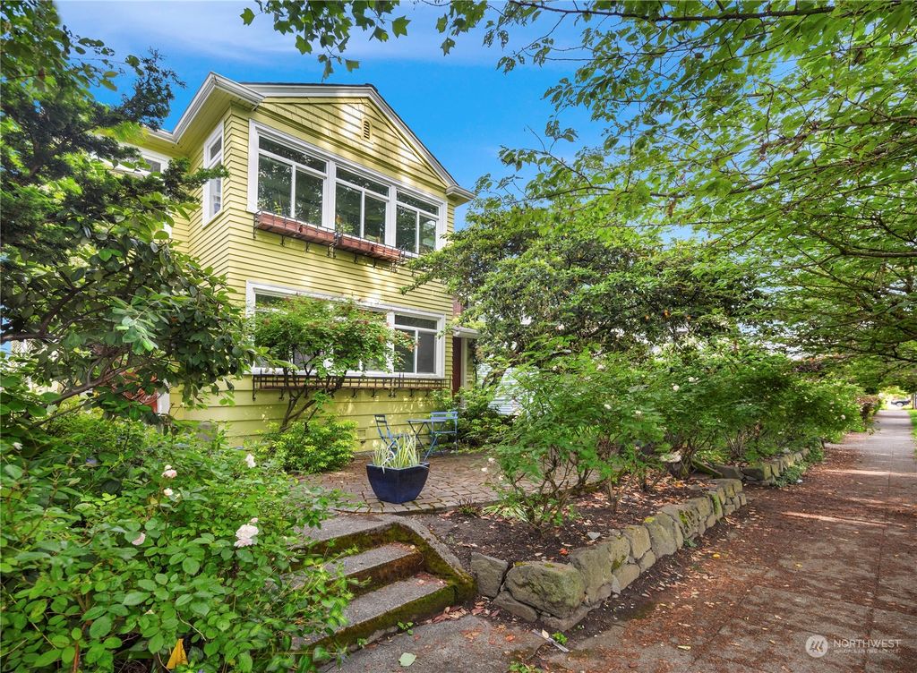 Photo of 4546 4th Avenue NE, Seattle, WA 98105 (MLS # 2242726)