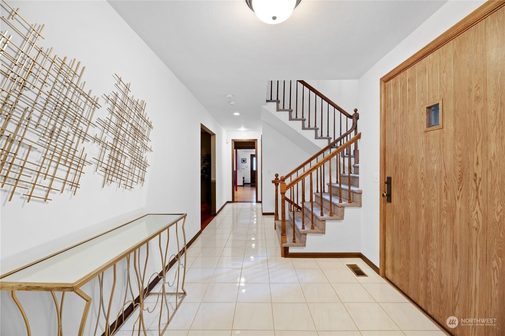 Photo of 13715 NE 36th Place, Bellevue, WA 98005 (MLS # 2138294)