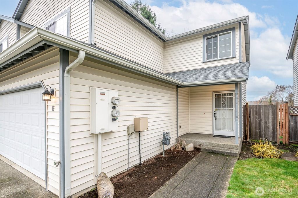 Photo of 808 13th Street SE #E, Puyallup, WA 98372 (MLS # 2459195)