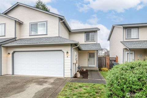 Photo of 808 13th Street SE #E, Puyallup, WA 98372 (MLS # 2459195)