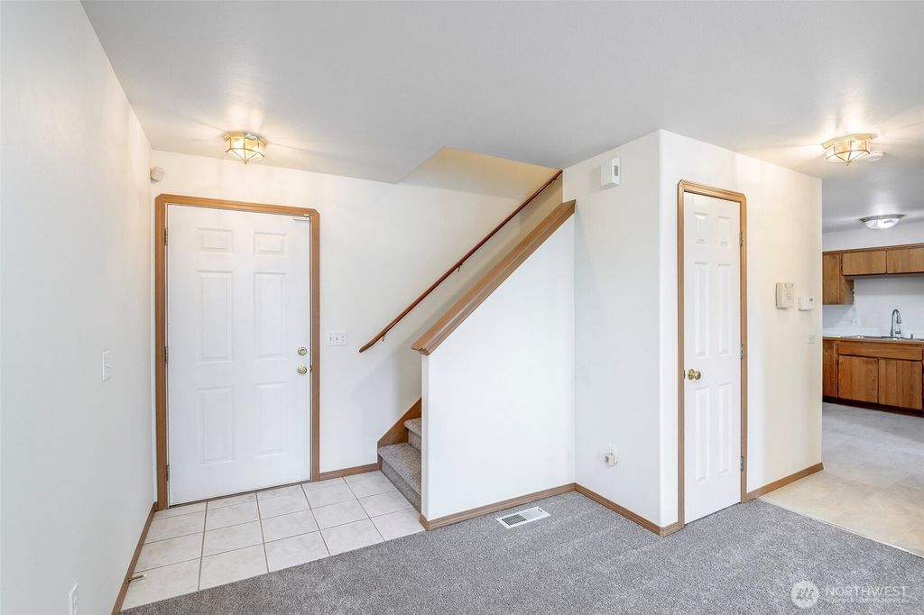 Photo of 808 13th Street SE #E, Puyallup, WA 98372 (MLS # 2459195)