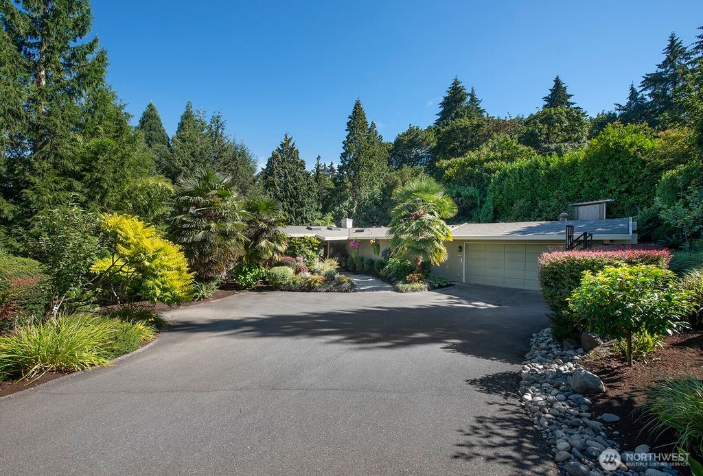 Photo of 3226 99th Avenue NE, Bellevue, WA 98004 (MLS # 2440043)