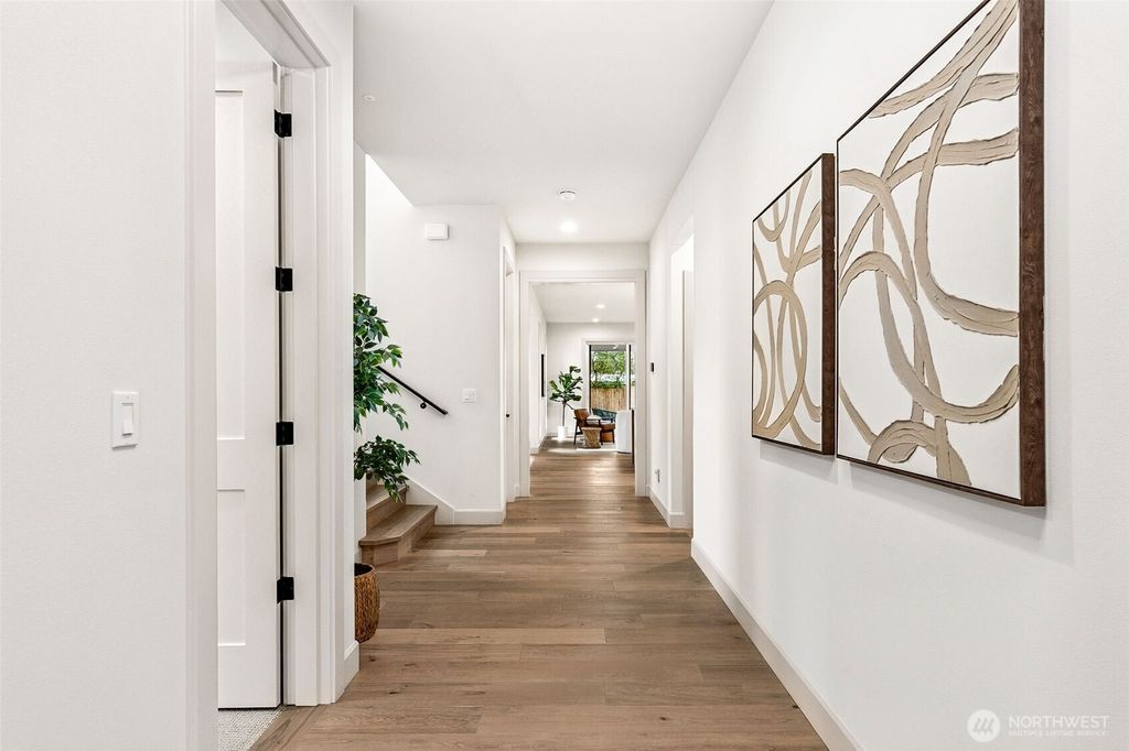 Photo of 13017 NE 113th st St #1, Kirkland, WA 98033 (MLS # 2502164)