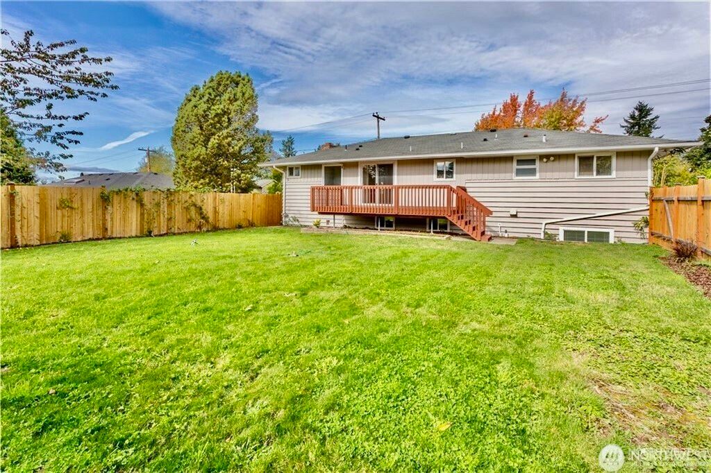 Photo of 2241 S 252nd Street, Des Moines, WA 98198 (MLS # 2492245)