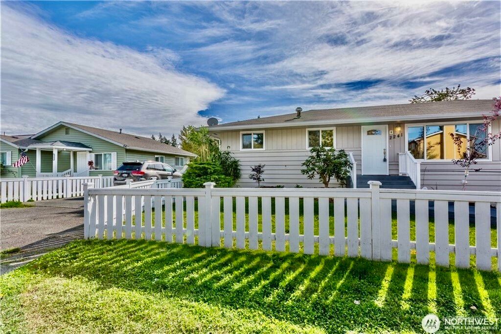 Photo of 2241 S 252nd Street, Des Moines, WA 98198 (MLS # 2492245)