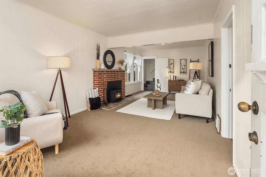 Photo of 5011 5th Avenue NE, Seattle, WA 98105 (MLS # 2387091)