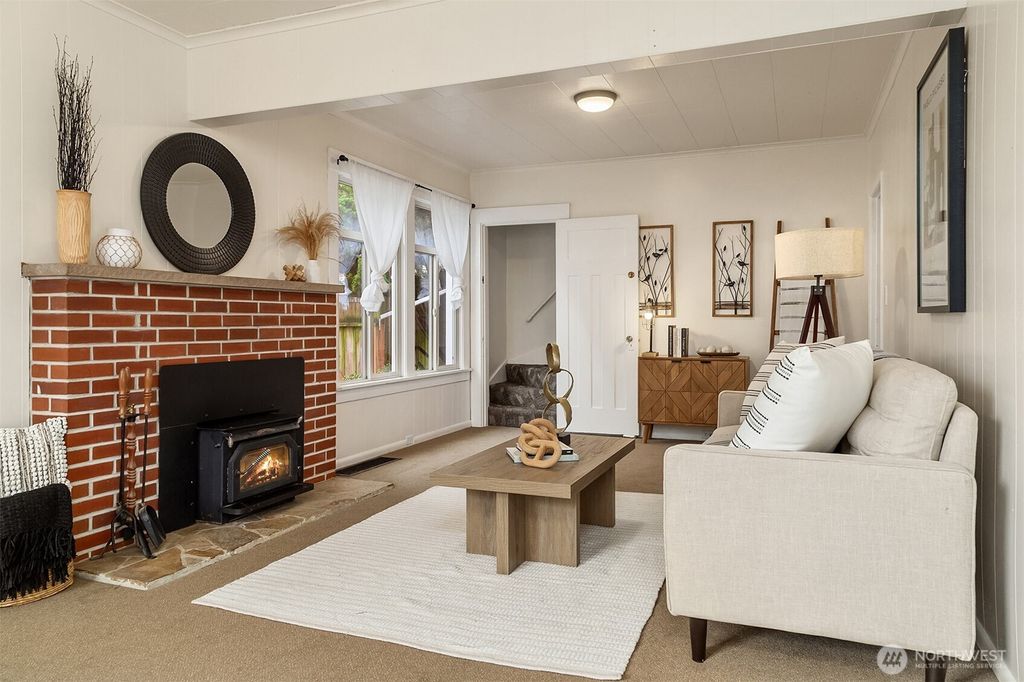 Photo of 5011 5th Avenue NE, Seattle, WA 98105 (MLS # 2387091)