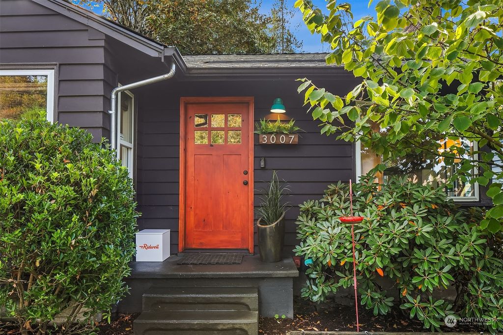 Photo of 3007 NE 95th Street, Seattle, WA 98115 (MLS # 2303294)
