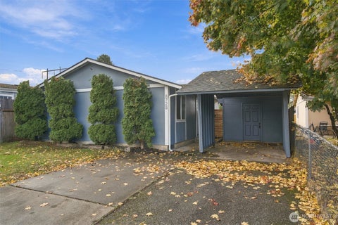 Photo of 8728 13th Place NE, Lake Stevens, WA 98258 (MLS # 2593585)
