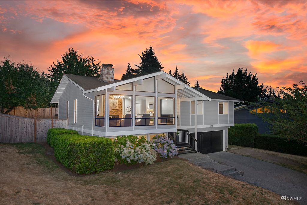 Photo of 4310 105th Avenue NE, Kirkland, WA 98033 (MLS # 1979883)