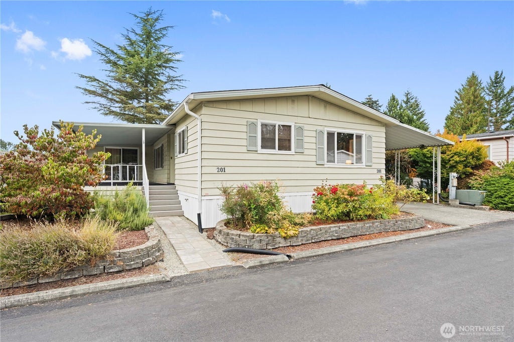 Photo of 620 112th Street SE #201, Everett, WA 98208 (MLS # 2586196)
