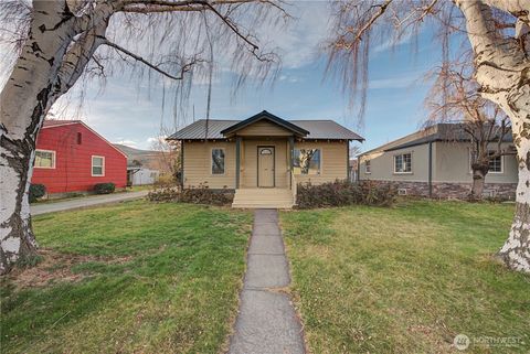 Photo of 417 C Street SW, Ephrata, WA 98823 (MLS # 2483133)