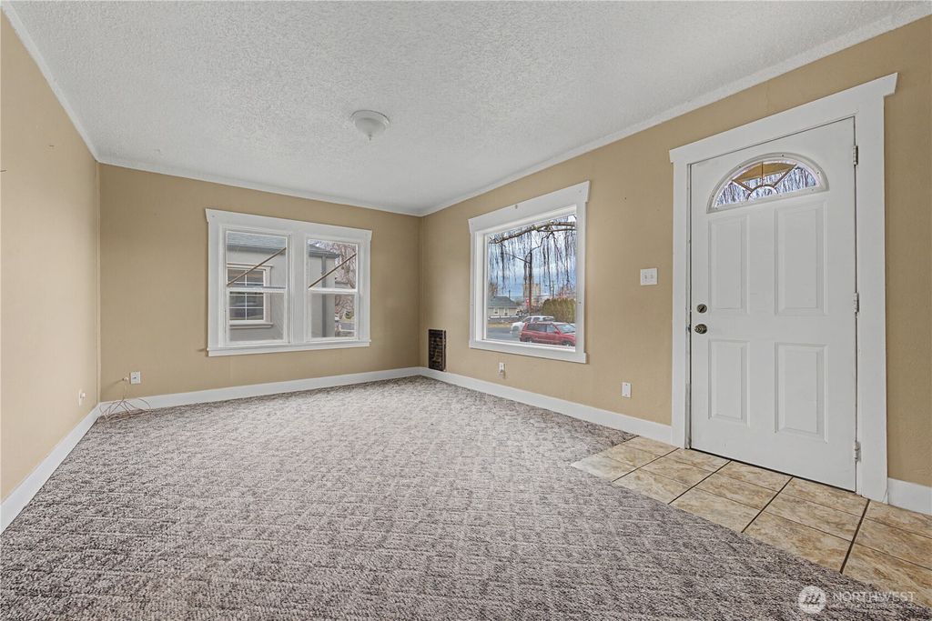 Photo of 417 C Street SW, Ephrata, WA 98823 (MLS # 2483133)