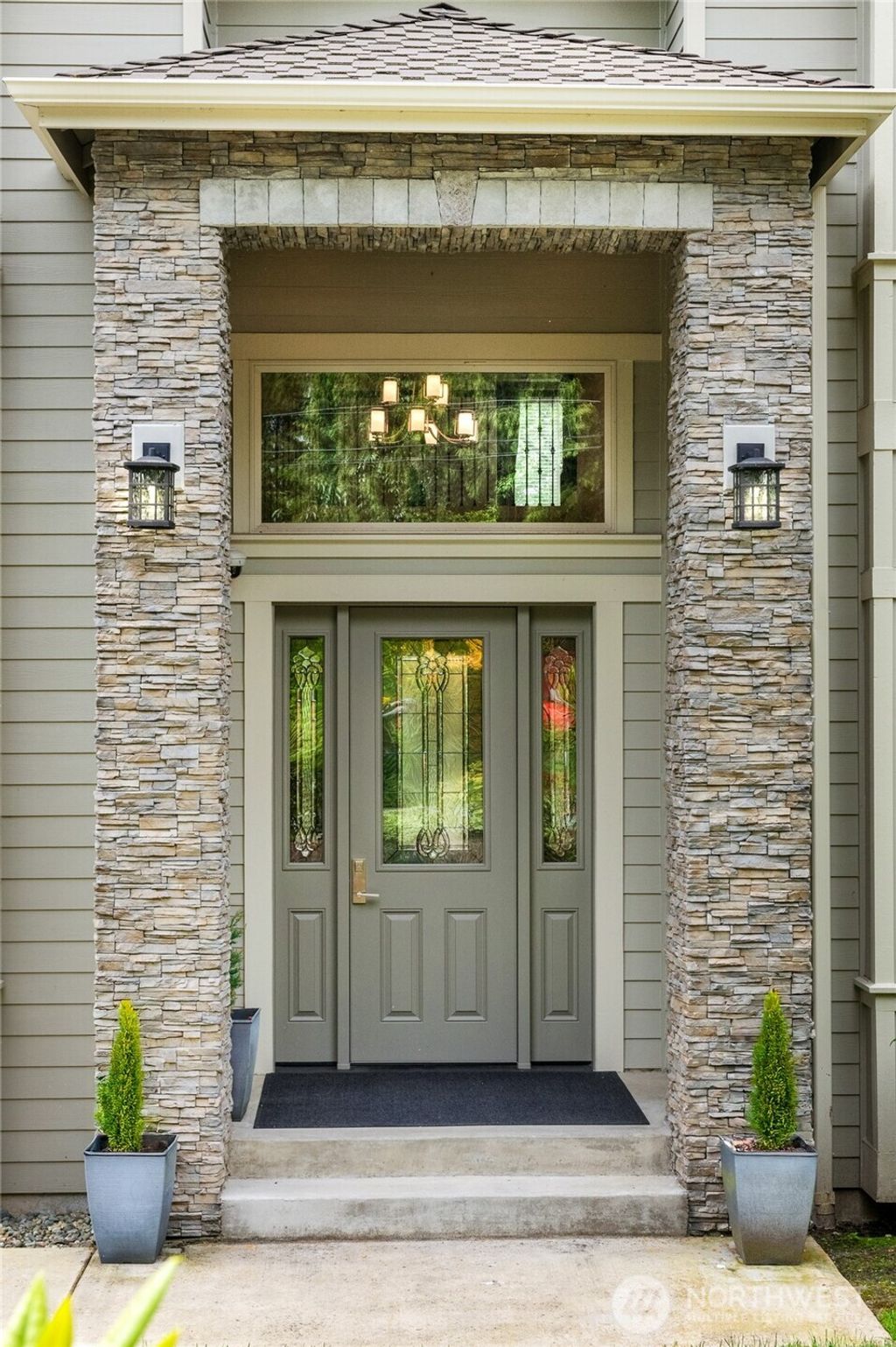 Photo of 9827 NE 20th Street, Bellevue, WA 98004 (MLS # 2376562)