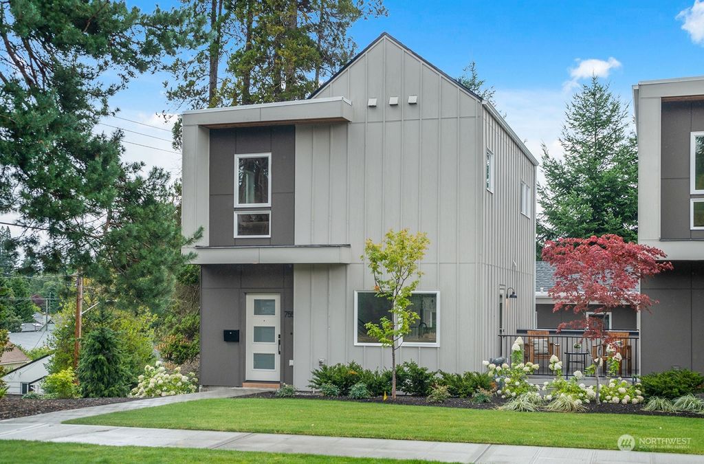 Photo of 7558 34th Avenue NE, Seattle, WA 98115 (MLS # 2274413)