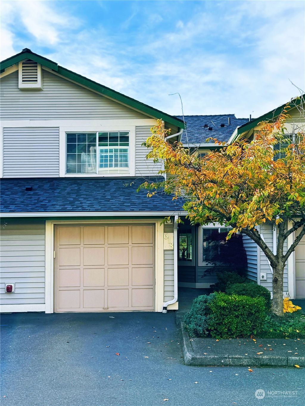 Photo of 618 122nd Avenue NE #3, Bellevue, WA 98005 (MLS # 2304685)