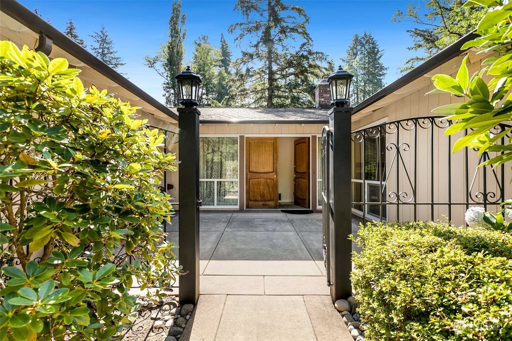 Photo of 17806 33rd Avenue NE, Lake Forest Park, WA 98155 (MLS # 2285916)