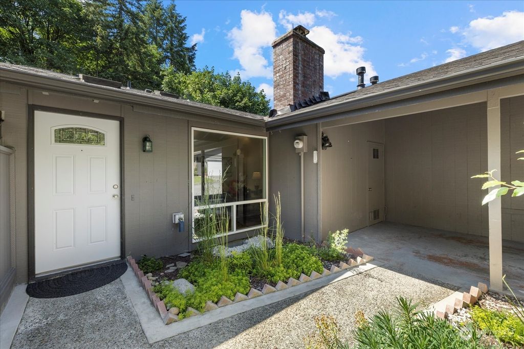 Photo of 1605 Blaine Court SE, Renton, WA 98055 (MLS # 2250916)