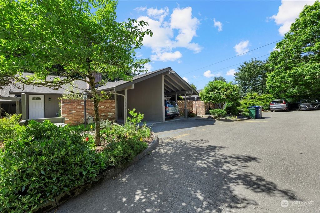 Photo of 1605 Blaine Court SE, Renton, WA 98055 (MLS # 2250916)