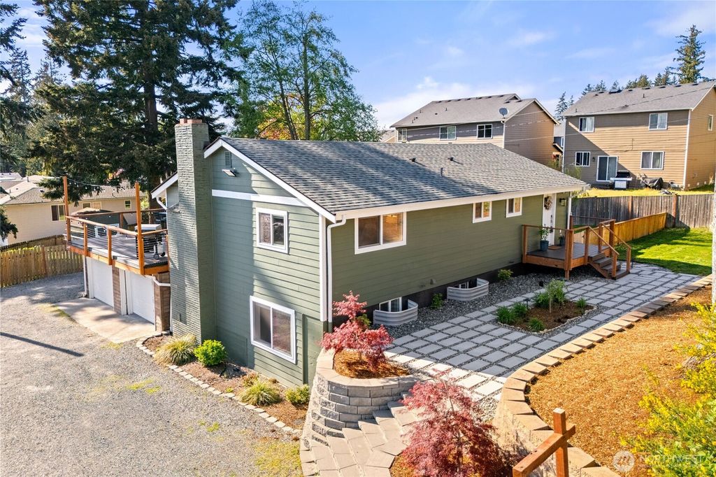 Photo of 469 Hoquiam Avenue NE, Renton, WA 98059 (MLS # 2513907)