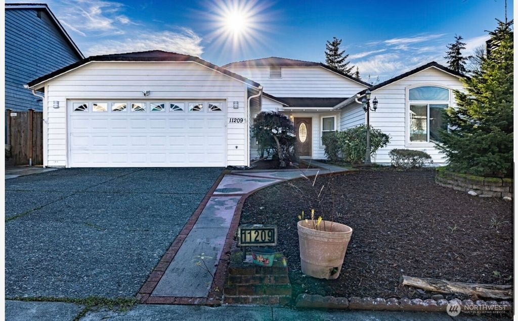 Photo of 11209 SE 267th Place, Kent, WA 98030 (MLS # 2460078)