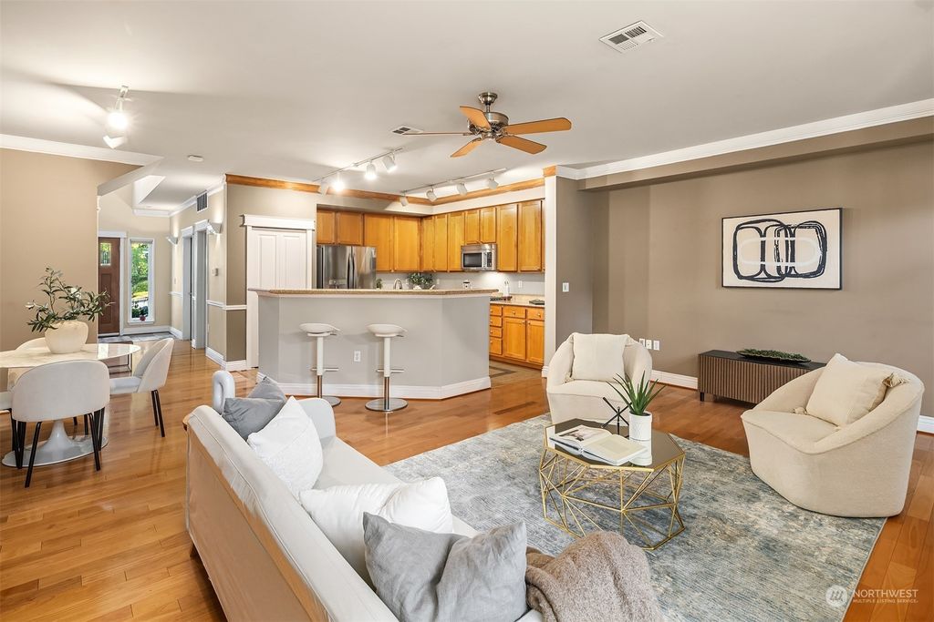 Photo of 5511 Lakemont Boulevard SE #402, Bellevue, WA 98006 (MLS # 2281398)