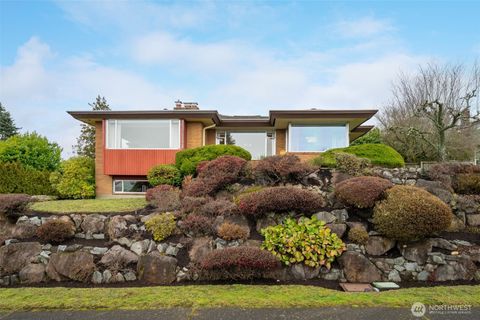 Photo of 2324 E 17th St, Bremerton, WA 98310 (MLS # 2476165)