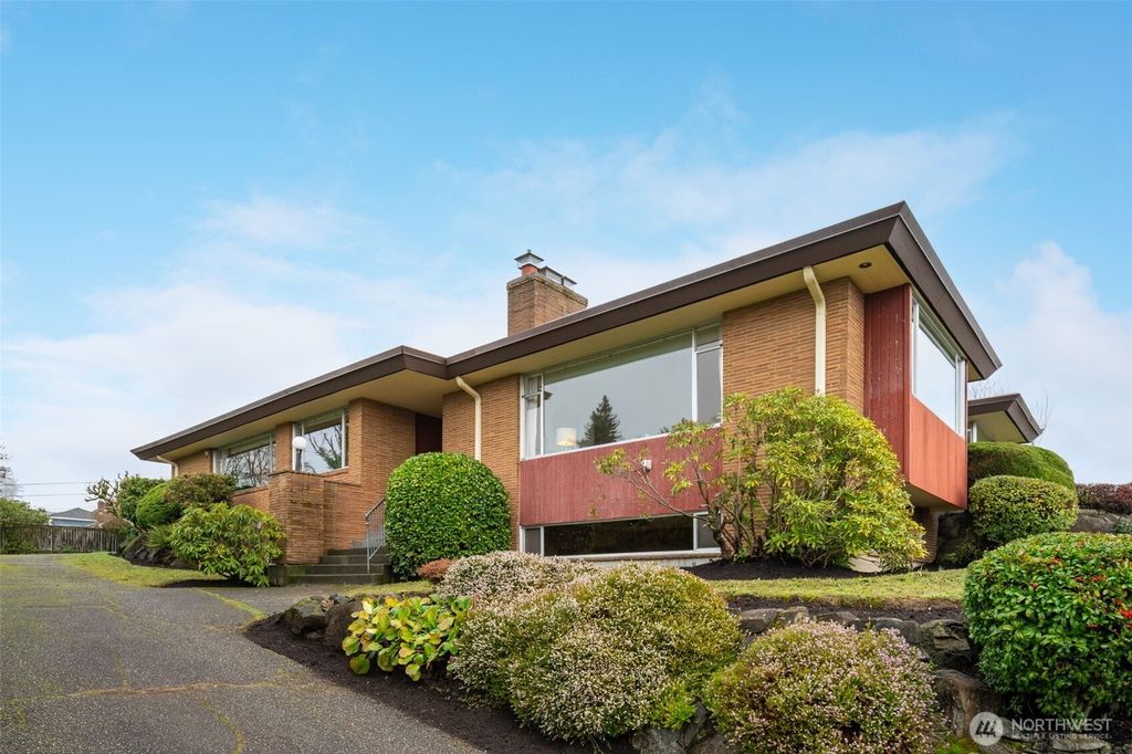 Photo of 2324 E 17th St, Bremerton, WA 98310 (MLS # 2476165)